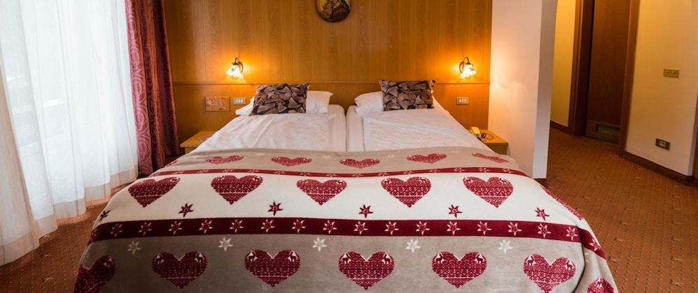 Hotel Italia Canazei Εξωτερικό φωτογραφία