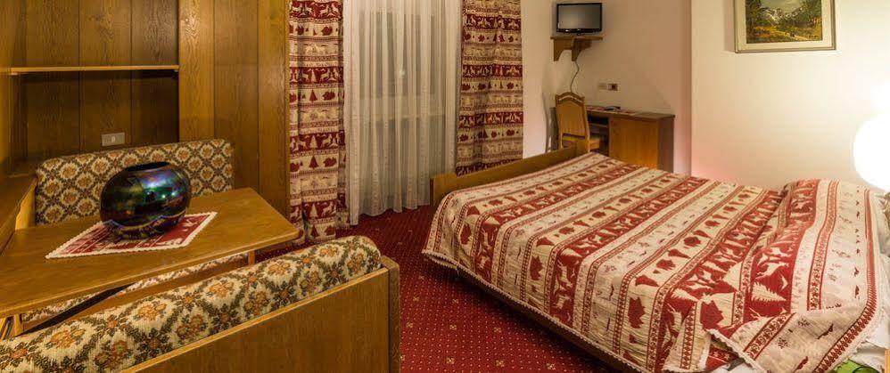 Hotel Italia Canazei Εξωτερικό φωτογραφία